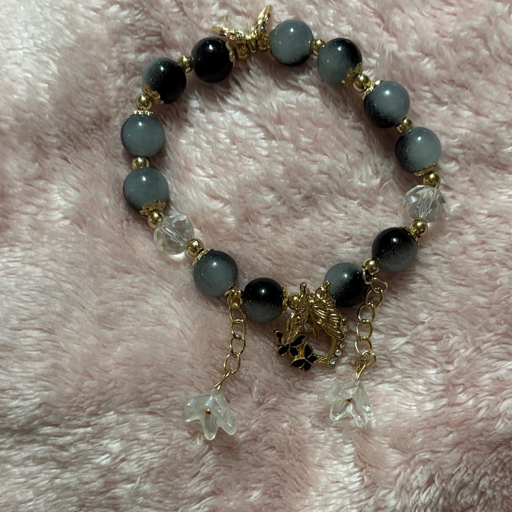 NWOT Elegant Gold and Black Beaded Bracelet